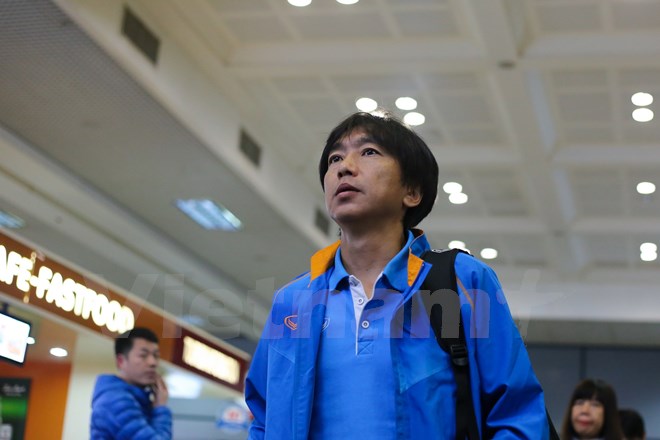 Huấn luyện viên Miura trở về Hà Nội sau vòng chung kêt giải U23 châu Á - giải đấu cuối cùng của U23 Việt Nam. (Ảnh: Minh Chiến/Vietnam+)
