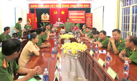 Một buổi triển khai nhiệm vụ bảo vệ an ninh trật tự ngày đầu năm  ở Công an huyện Xuân Lộc.