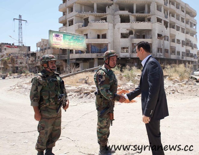 Tổng thống Assad đi thăm một đơn vị quân đội Syria (Ảnh: syrianews.cc)