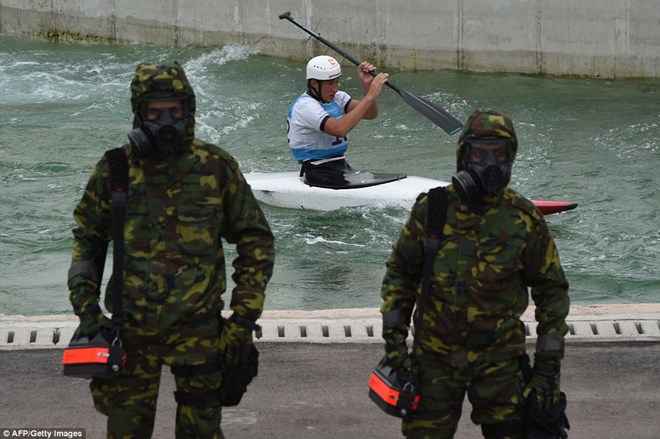 Lực lượng an ninh Brazil diễn tập chống khủng bố bảo vệ Olympic 2016. (Nguồn: AFP)