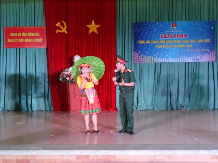  Tiết mục song ca nam nữ gặp nhau giữa rừng mơ do đoàn viên thanh niên huyện Long Thành biểu diễn.