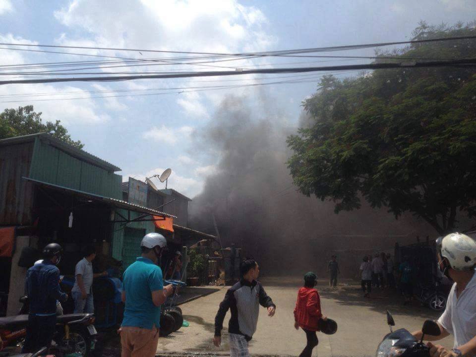 Cháy bên trong khu vực tiểu thương buôn bán ở chợ  Hóa An (nguồn CTV)
