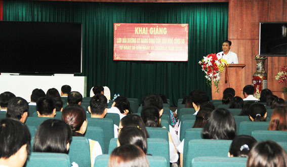 Cục trưởng Cục thuế Đồng Nai Nguyễn Văn Công phát biểu khai mạc lớp bồi dưỡng.