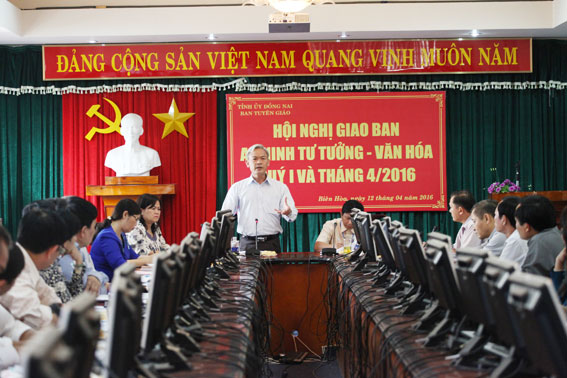 Bí thư Tỉnh ủy Nguyễn Phú Cường phát biểu chỉ đạo tại hội nghị.
