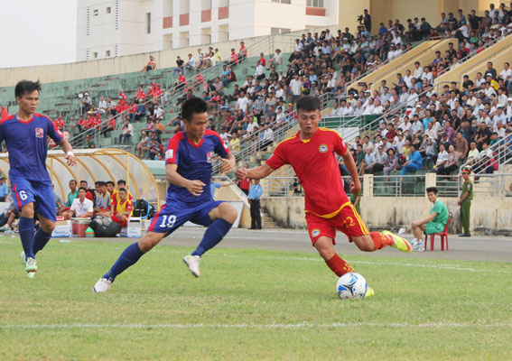 Đội Đồng Nai (áo xanh) chia điểm với chủ nhà Phú Yên với trận hòa 1-1. Ảnh: CTV