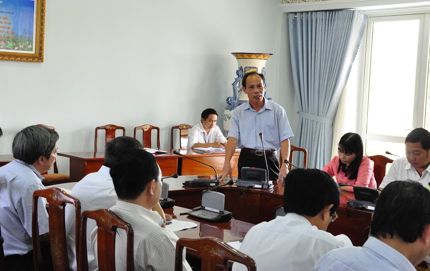 Đồng chí Trương Văn Vở, Tỉnh ủy viên tham gia thảo luận ở tổ