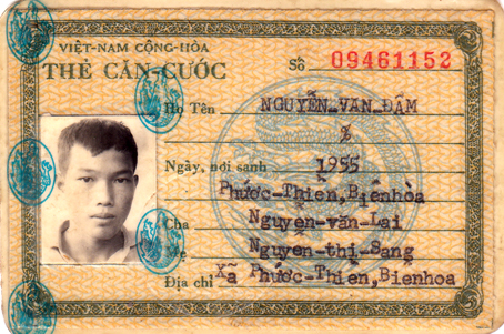 Thẻ căn cước anh Tám Xuồng sử dụng với tên tuổi người em để dễ dàng khi hoạt động hợp pháp.