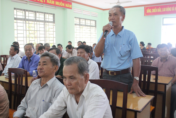  Cử tri huyện Xuân Lộc phát biểu tại buổi tiếp xúc cử tri.