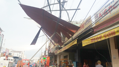 Hai cơn mưa lớn kèm lốc xoáy