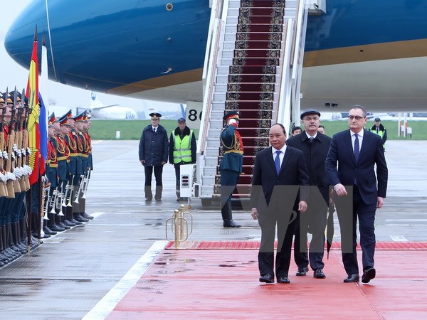 Lễ đón Thủ tướng Nguyễn Xuân Phúc tại sân bay quốc tế Vnukovo 2 (Moskva, Nga). (Ảnh: Thống Nhất/TTXVN)
