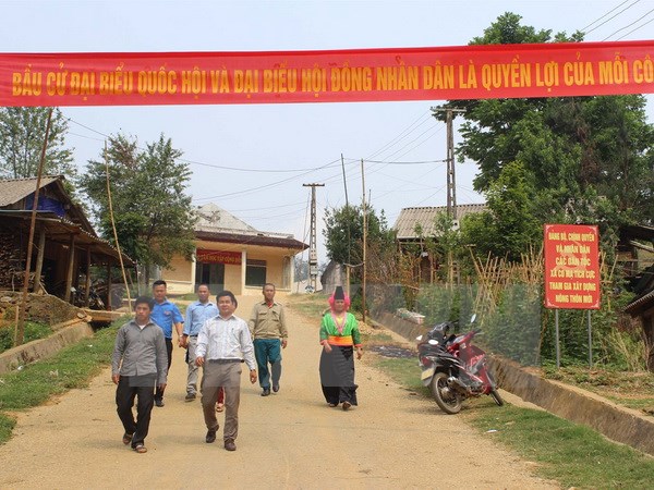 Hội đồng bầu cử xã Co Mạ, huyện Thuận Châu, tỉnh Sơn La đi tuyên truyền về ý nghĩa của cuộc bầu cử. (Ảnh: TTXVN)
