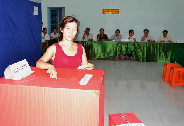 Bà Đoàn Thị Kiều Tiên, bận rộn với việc thu hoạch chôm chôm nên đến bỏ phiếu muộn