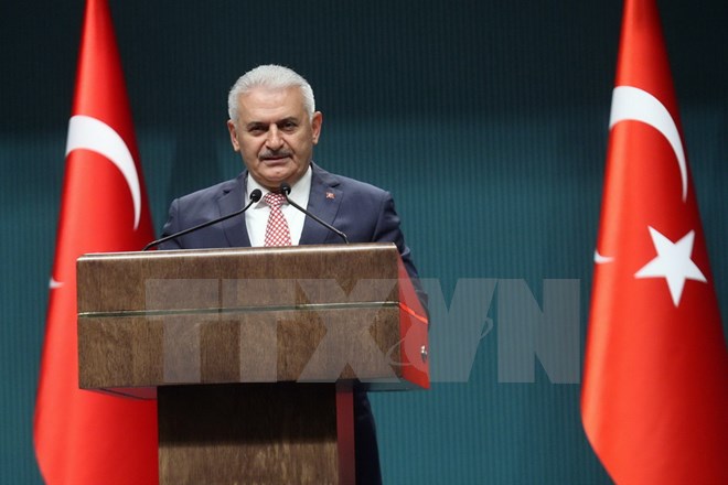 Tân Thủ tướng Binali Yildrim công bố thành phần nội các mới tại cuộc họp của đảng APK ở Ankara ngày 24/5.(Ảnh: THX/TTXVN)