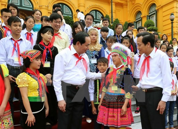 Chủ tịch nước Trần Đại Quang gặp mặt thân mật Đoàn đại biểu trẻ em có hoàn cảnh đặc biệt, khó khăn, nhân kỷ niệm ngày Quốc tế Thiếu nhi 1/6. (Ảnh: Nhan Sáng/TTXVN)