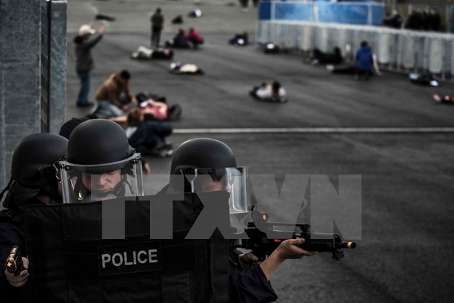 Pháp tăng cường an ninh trước thềm chung kết Giải vô địch bóng đá EURO 2016. (Nguồn: AFP/TTXVN)