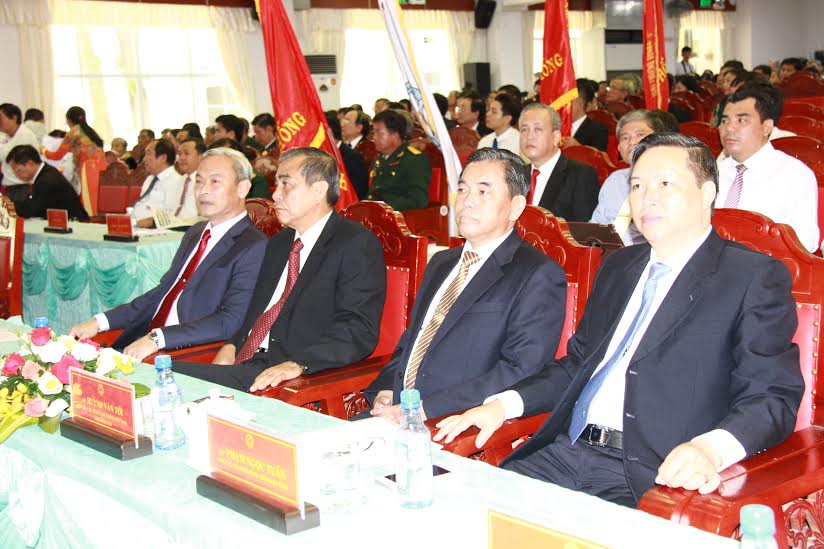 Các đồng chí lãnh đạo tỉnh tham dự buổi lễ