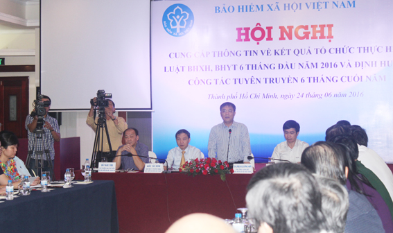  Phó Tổng giám đốc Bảo hiểm xã hội Việt Nam Phạm Lương Sơn phát biểu tại hội nghị.