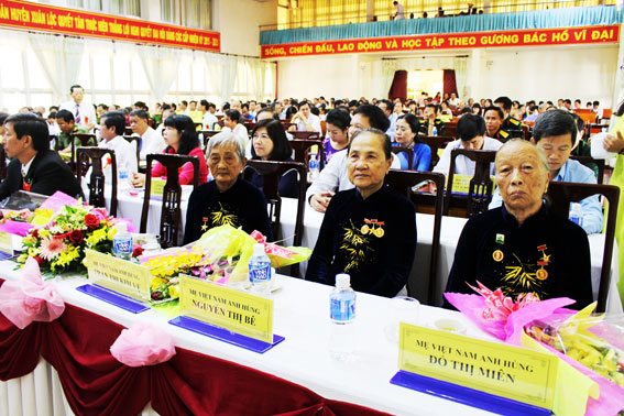  Các bà mẹ Việt Nam anh hùng của huyện Xuân Lộc về dự lễ kỷ niệm