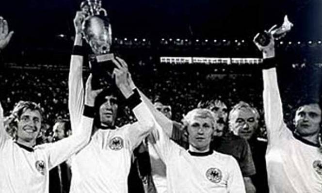 Tiệp Khắc (nay là CH Czech) vô địch EURO 1976 tại Nam Tư