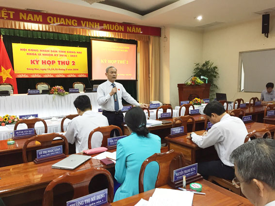 Bí thư Tỉnh ủy, Chủ tịch HĐND tỉnh Nguyễn Phú Cường kết luận thảo luận tổ