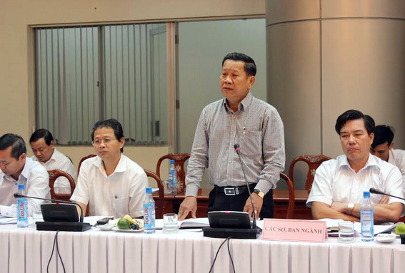 Phó giám đốc Sở Nông nghiệp-phát triển nông thôn Huỳnh Thành Vinh phát biểu tại hội nghị