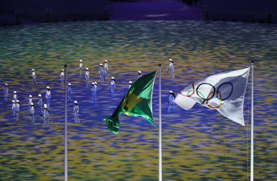 Lá cờ Olympic và cờ nước chủ nhà Brazil. (Nguồn: AP)