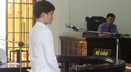 Bị cáo Nguyễn Minh Tâm ra tòa chịu sự xét xử về tội giết người.
