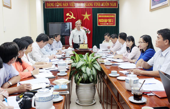  Đồng chí Nguyễn Phú Cường, Bí thư Tỉnh ủy, Chủ tịch HĐND tỉnh phát biểu tại cuộc họp.