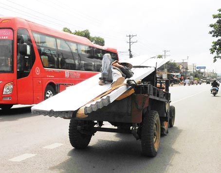 Làm xiếc trên đường