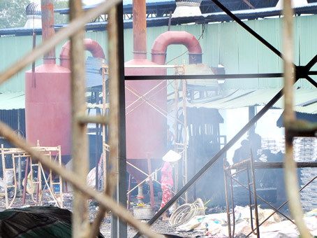 Lò nấu nhôm đặt trong xưởng sản xuất của Công ty TNHH Tiến Thủy Phát. Ảnh: V.Chính