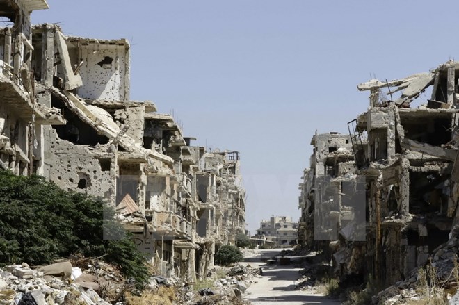 Cảnh đổ nát do xung đột tại Jouret al-Shiah, ngoại ô thành phố Homs ngày 19/9. (Nguồn: AFP/TTXVN)