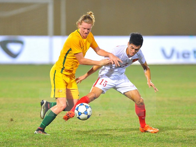 U19 Việt Nam (áo trắng) bại trận trước U19 Australia. (Nguồn: Minh Đức/TTXVN)