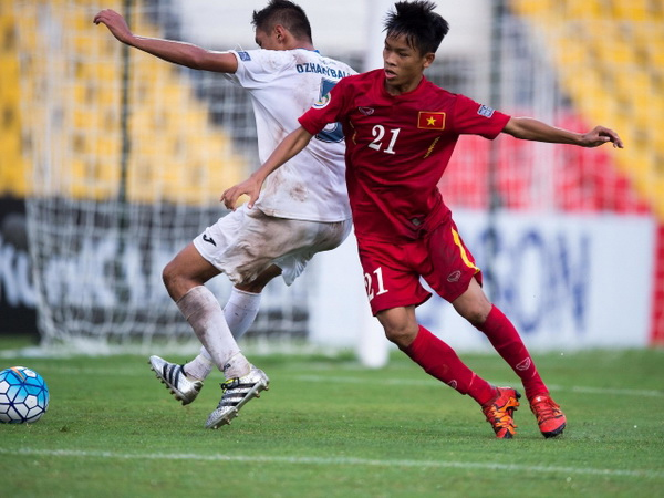 Thua Iran 0-5, Việt Nam (áo đỏ) vỡ mộng giành vé dự U.17 World Cup.