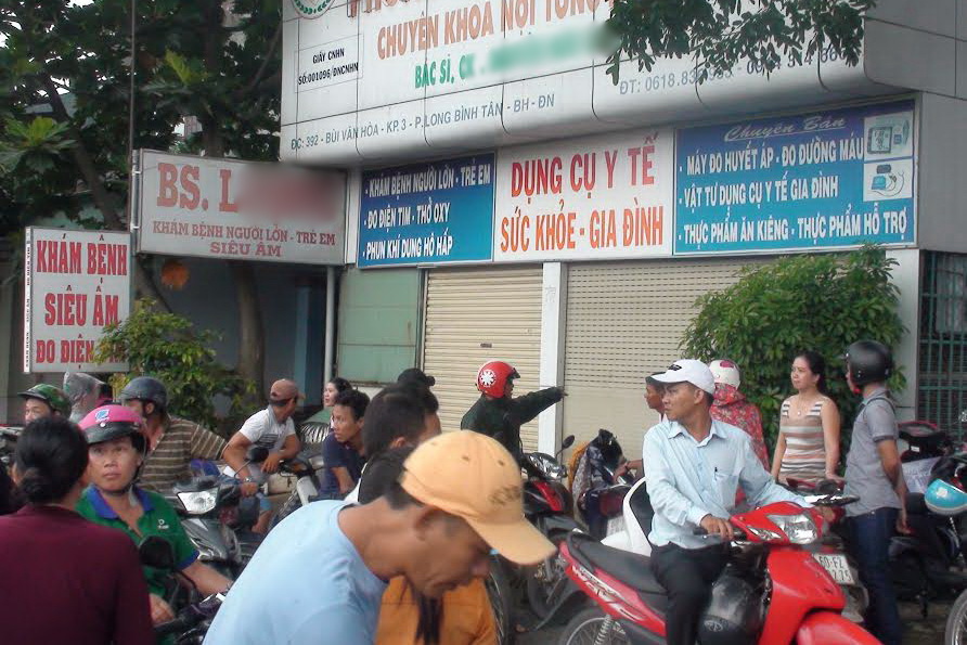Người nhà chị K. vây phòng khám bác sĩ L.