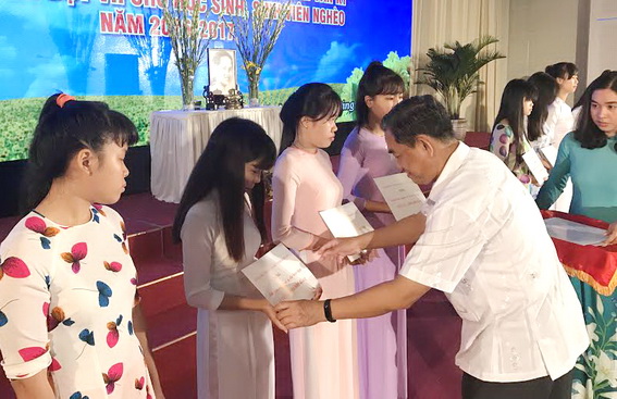 Trao 151 học bổng Nguyễn Văn Ký cho học sinh nghèo
