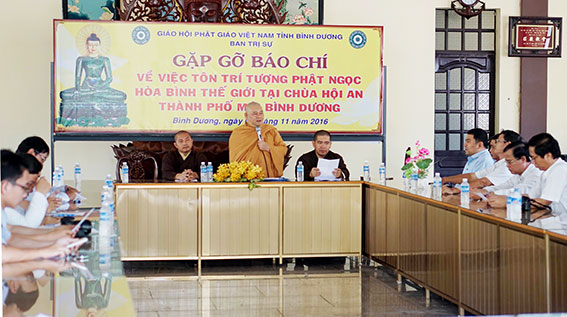 Quang cảnh họp báo tại Trung tâm Văn hoá Phật giáo tỉnh