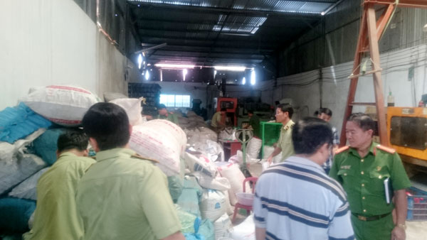 PC46 và Chi cục QLTT tỉnh kiểm tra Công ty TNHH MTV Thuận Phát ViNa, ở khu phố 5, phường Long Bình, TP.Biên Hòa