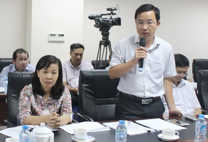 Phó Giám đốc Sở Y tế Lê Quang Trung báo cáo về công tác khám, chữa bệnh BHYT