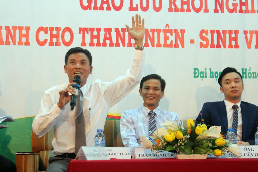 Khách mời Nguyễn Ngọc Tuấn chia sẻ tại buổi giao lưu