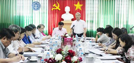 Đồng chí Nguyễn Phú Cường, Bí thư Tỉnh ủy phát biểu chỉ đạo tại buổi làm việc ngày 29-11. Ảnh: N.THƯ