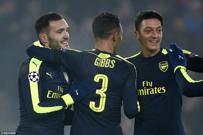 Arsenal thắng tưng bừng để vào vòng knock-out với tư cách nhất bảng. (Nguồn: Reuters)