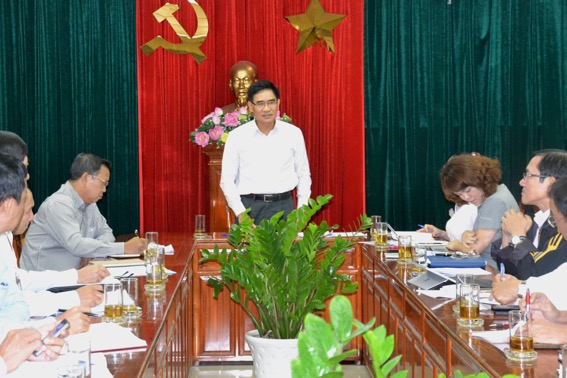 Phó chủ tịch UBND tỉnh  Trần Văn Vĩnh chủ trì buổi làm việc
