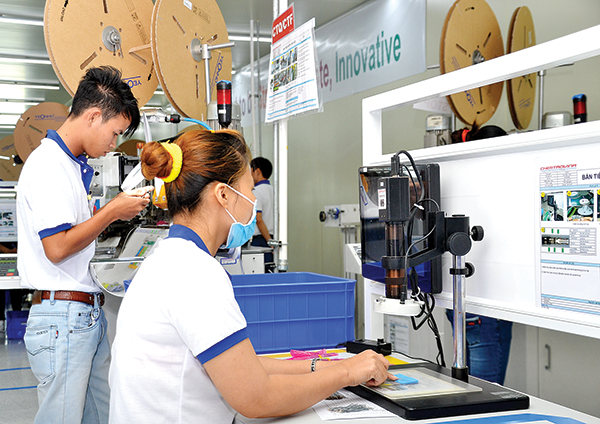 Sản xuất tại một công ty Hàn Quốc ở Khu công nghiệp Nhơn Trạch 3 (huyện Nhơn Trạch). Ảnh: H.GIANG