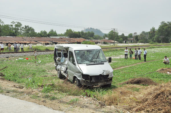 Hiện trường vụ tai nạn tại đoạn đường ray giao với đường Xóm Đình (đoạn thuộc KP.3, phường Bửu Hòa, TP.Biên Hòa) trưa mồng 5 Tết 2017. 