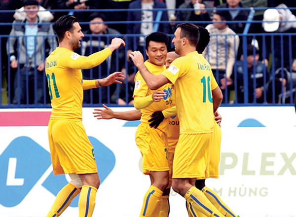 FLC Thanh Hóa phải cùng lúc đối đầu với 2 đội bóng chủ nhà Quảng Nam - Đà Nẵng.