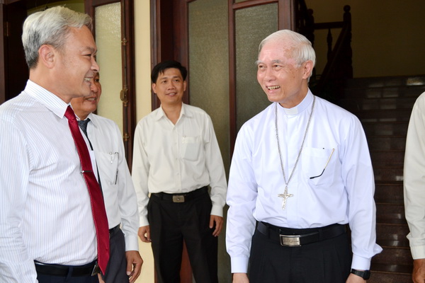 Đồng chí Bí thư Tỉnh ủy gặp gỡ các giám mục Tòa Giám mục Xuân Lộc.
