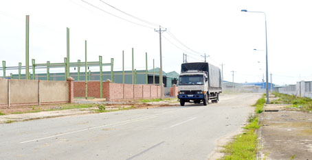 Một góc Cụm công nghiệp gốm sứ Tân Hạnh đang được các nhà đầu tư xây dựng nhà máy sản xuất.