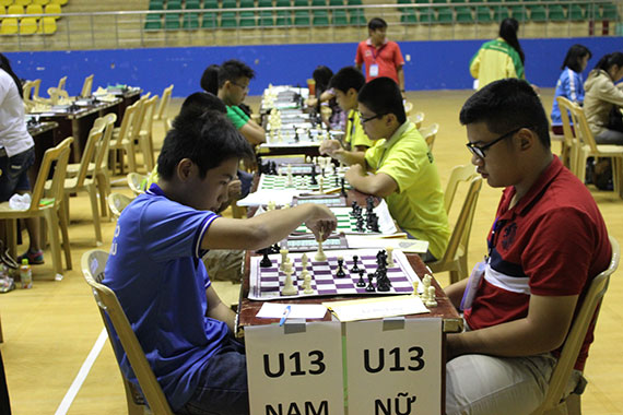 Các kỳ thủ thi đấu tại giải.