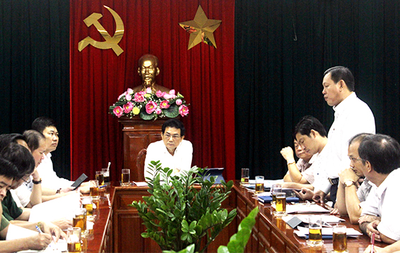  Phó chủ tịch UBND tỉnh Võ Văn Chánh chủ trì buổi làm việc.