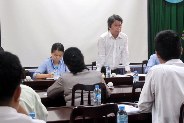 Ông Hồ Văn Lộc Phó giám đốc Sở Lao động, thương binh và xã hội phát biểu tại cuộc họp.